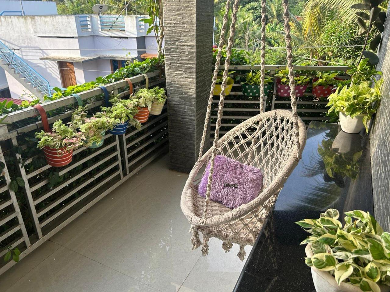 Chaithritha Ladies Only Homestay Thiruvananthapuram Exterior photo