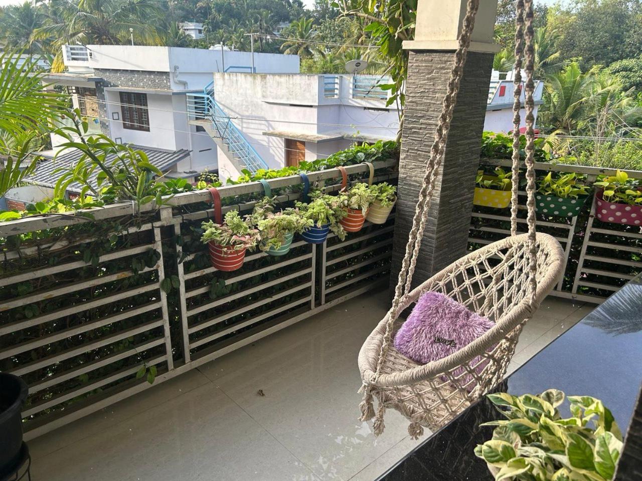 Chaithritha Ladies Only Homestay Thiruvananthapuram Exterior photo